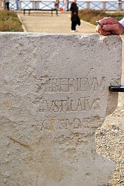 030-Плита с именем Понтия Пилата-Википедия